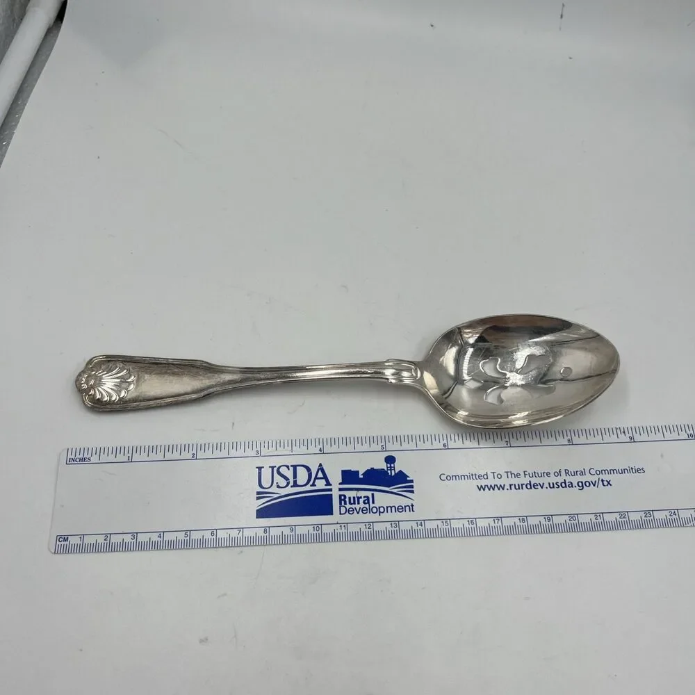 International Silver-plate Korea Pierced Serving Spoon Royal Shell / Shell Tip